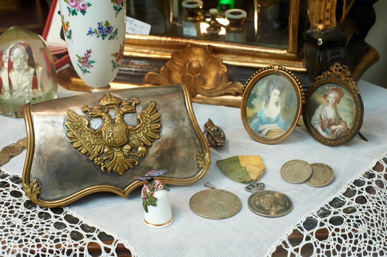 Militaria